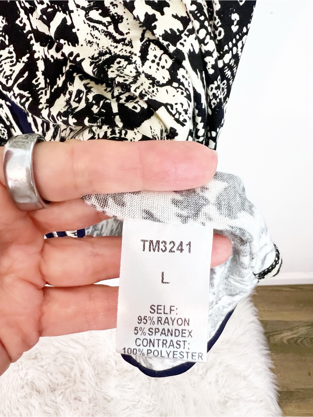THML OFF-WHITE NAVY PATTERN SHIFT DRESS WOMENS LARGE - Picture 3 of 5